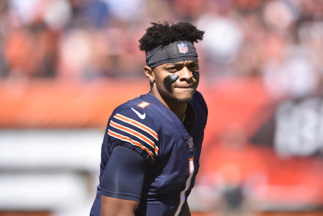 Le quart-arrière des Chicago Bears Justin Fields ravi de rencontrer D. J. Moore
